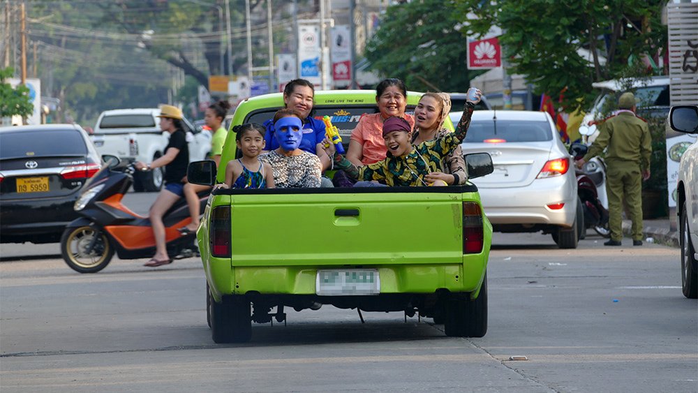 Giao thông kỳ lạ ở Lào